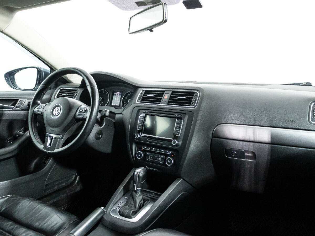 Volkswagen Jetta с пробегом — 2012 год. Фото: #8