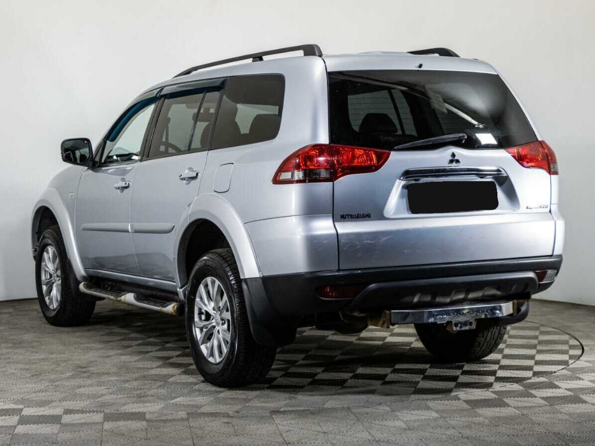 Mitsubishi Pajero Sport с пробегом — 2013 год. Фото: #6