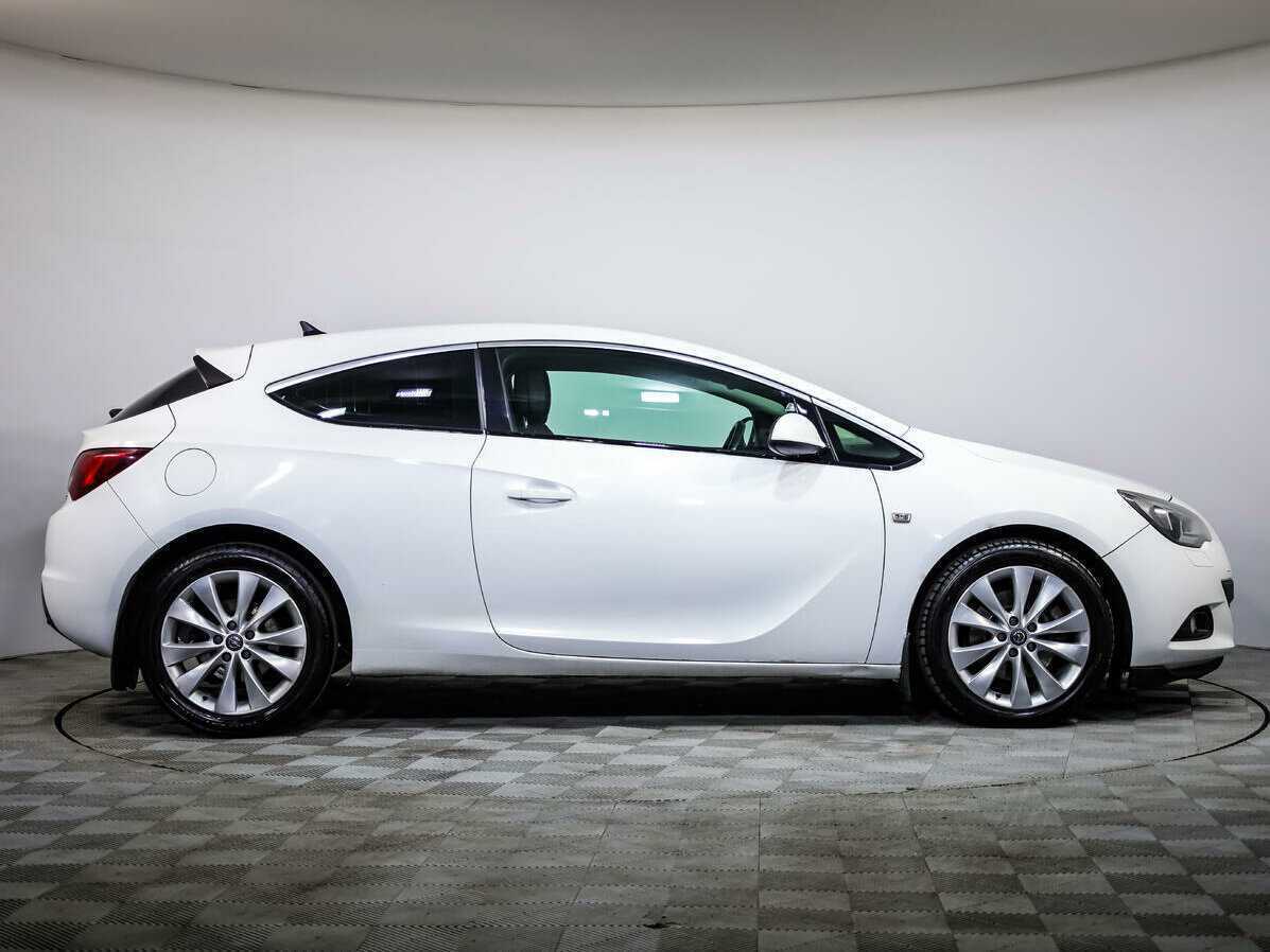 Opel Astra с пробегом — 2012 год. Фото: #2