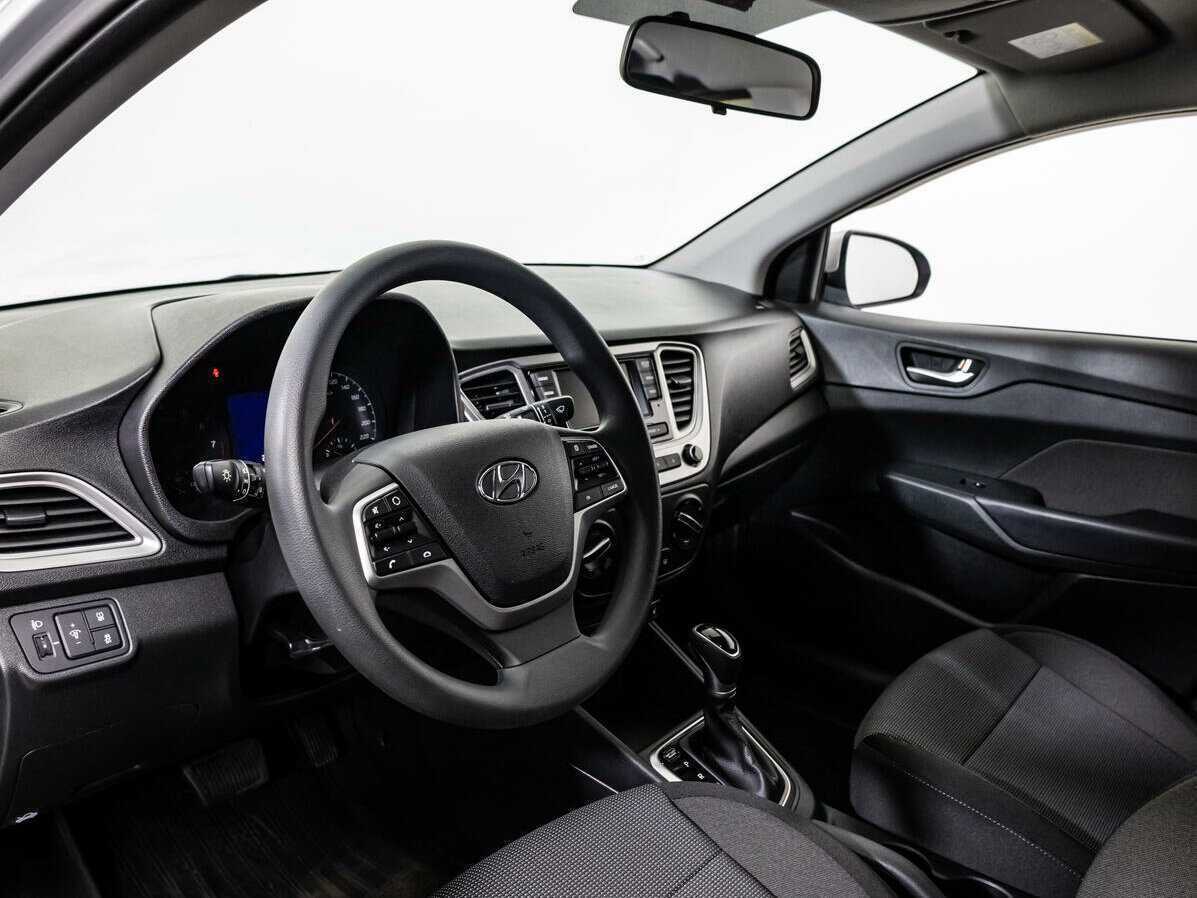 Hyundai Solaris с пробегом — 2022 год. Фото: #10