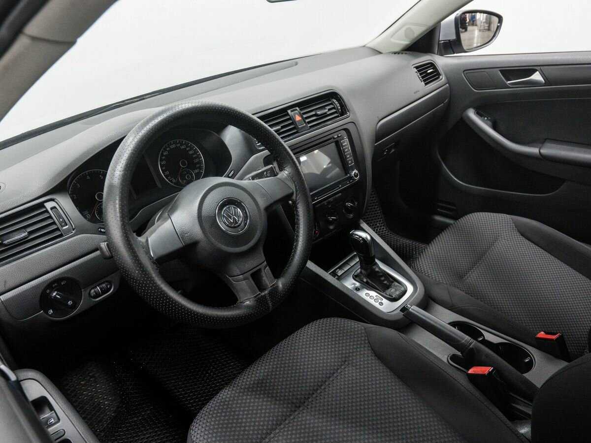 Volkswagen Jetta с пробегом — 2013 год. Фото: #12