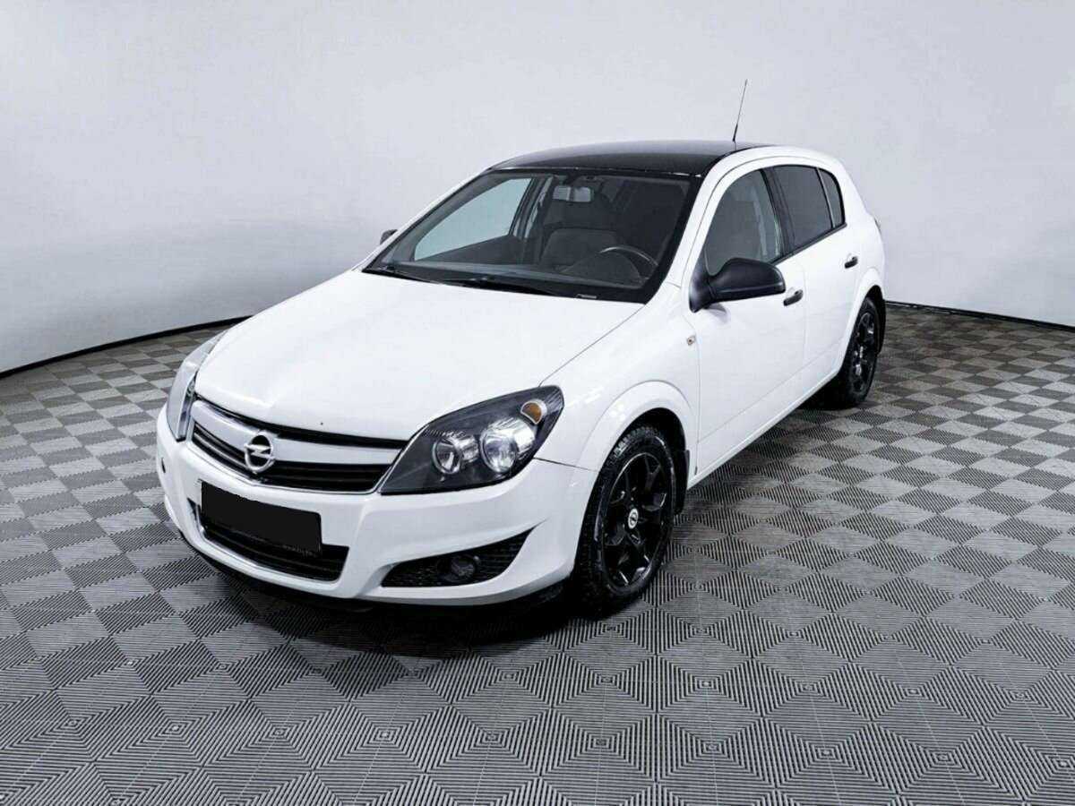 Opel Astra с пробегом — 2012 год. Фото: #0