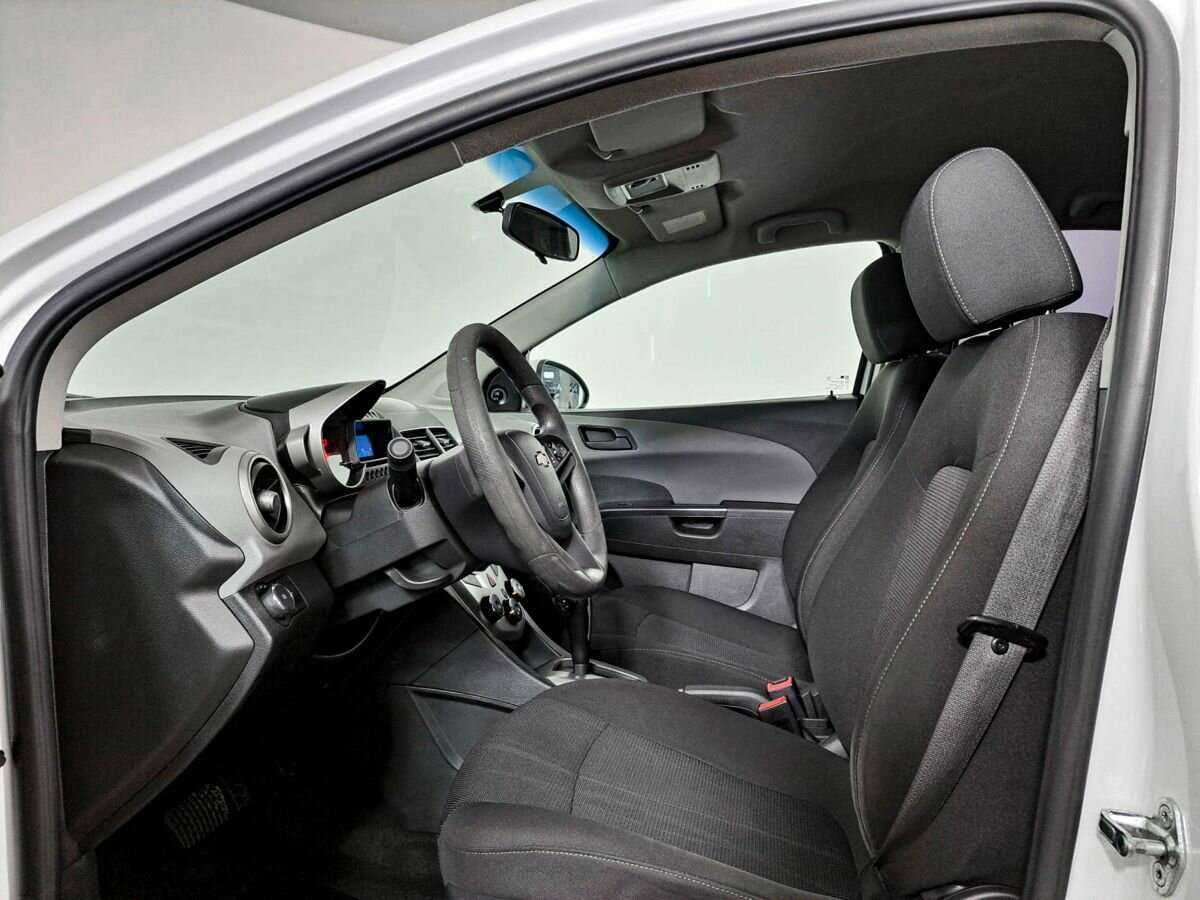 Chevrolet Aveo с пробегом — 2013 год. Фото: #13