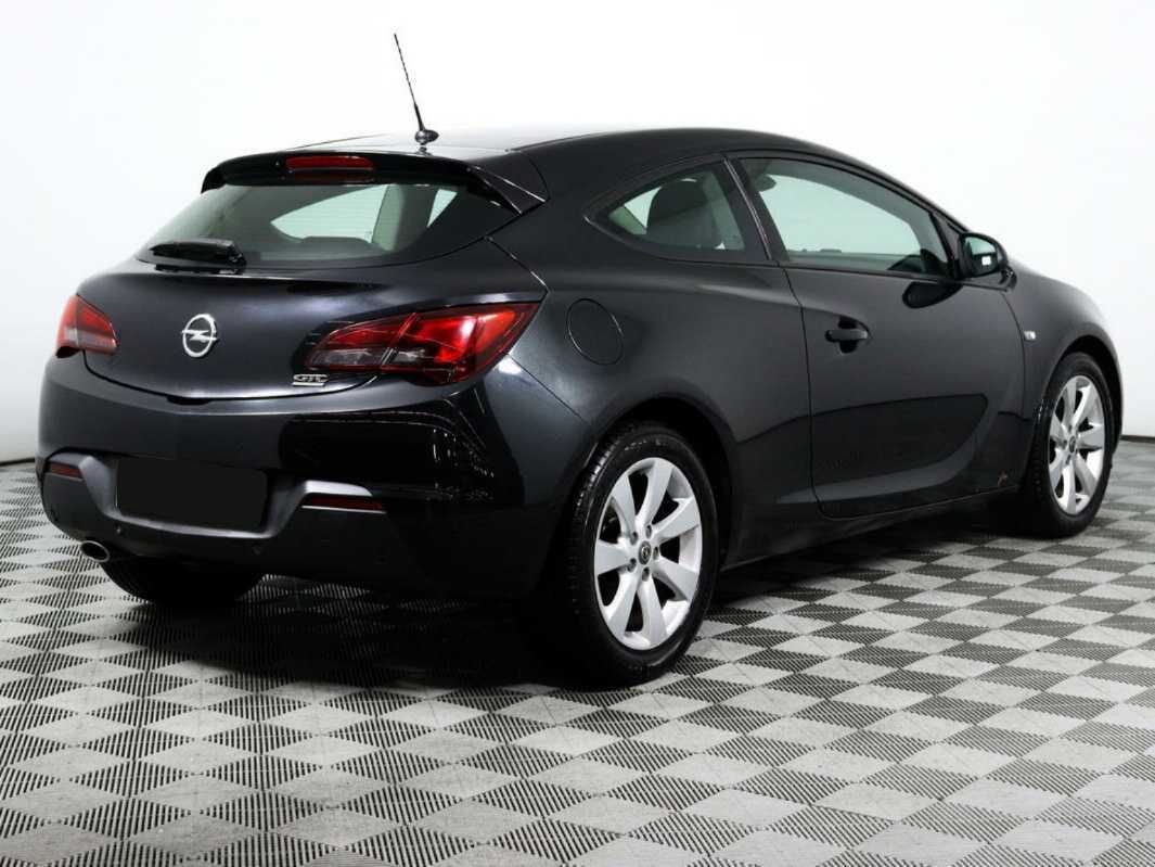 Opel Astra с пробегом — 2012 год. Фото: #4