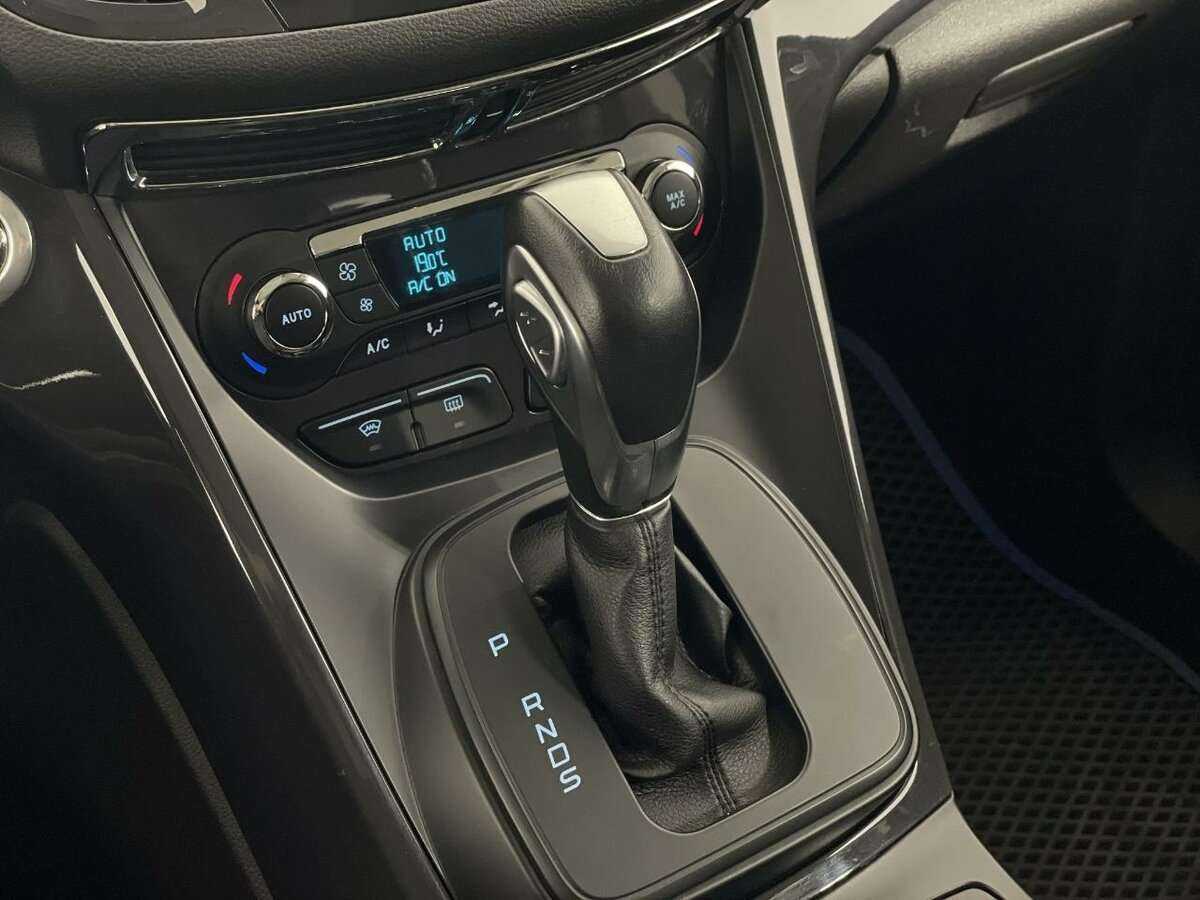 Ford Kuga с пробегом — 2015 год. Фото: #11