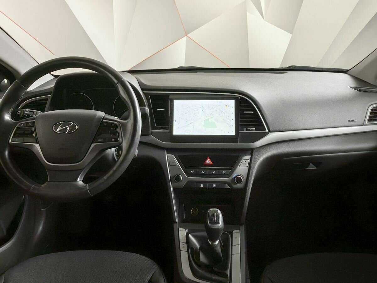 Hyundai Elantra с пробегом — 2018 год. Фото: #8