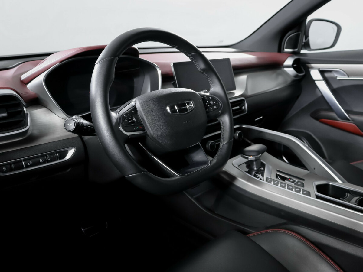 Geely Coolray с пробегом — 2023 год. Фото: #13