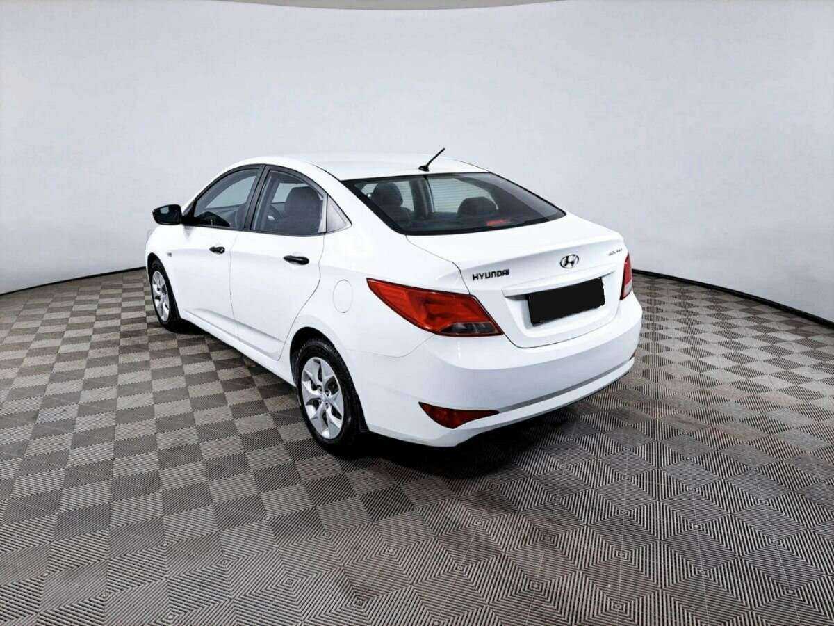 Hyundai Solaris с пробегом — 2014 год. Фото: #6