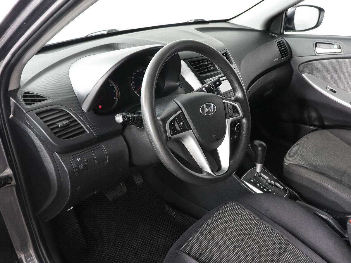 Hyundai Solaris с пробегом — 2013 год. Фото: #8