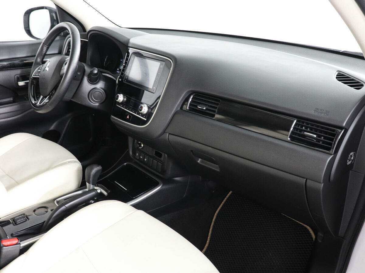 Mitsubishi Outlander с пробегом — 2021 год. Фото: #9