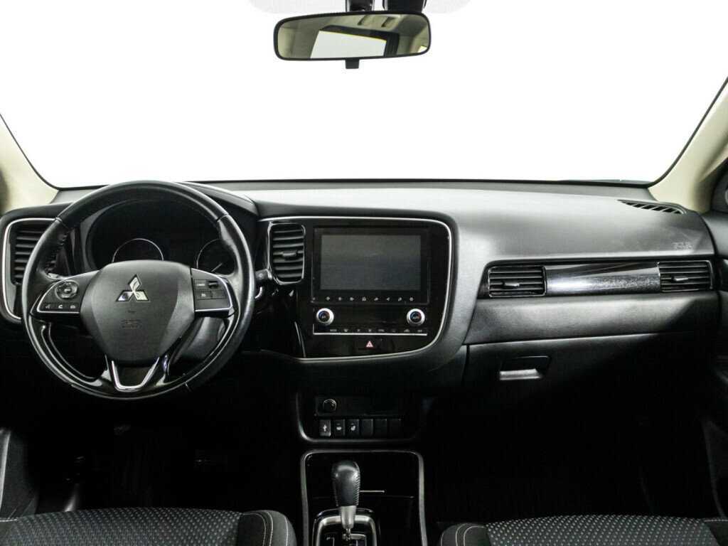 Mitsubishi Outlander с пробегом — 2021 год. Фото: #12