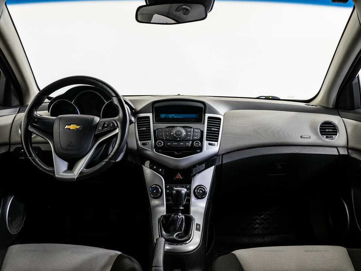 Chevrolet Cruze с пробегом — 2012 год. Фото: #9