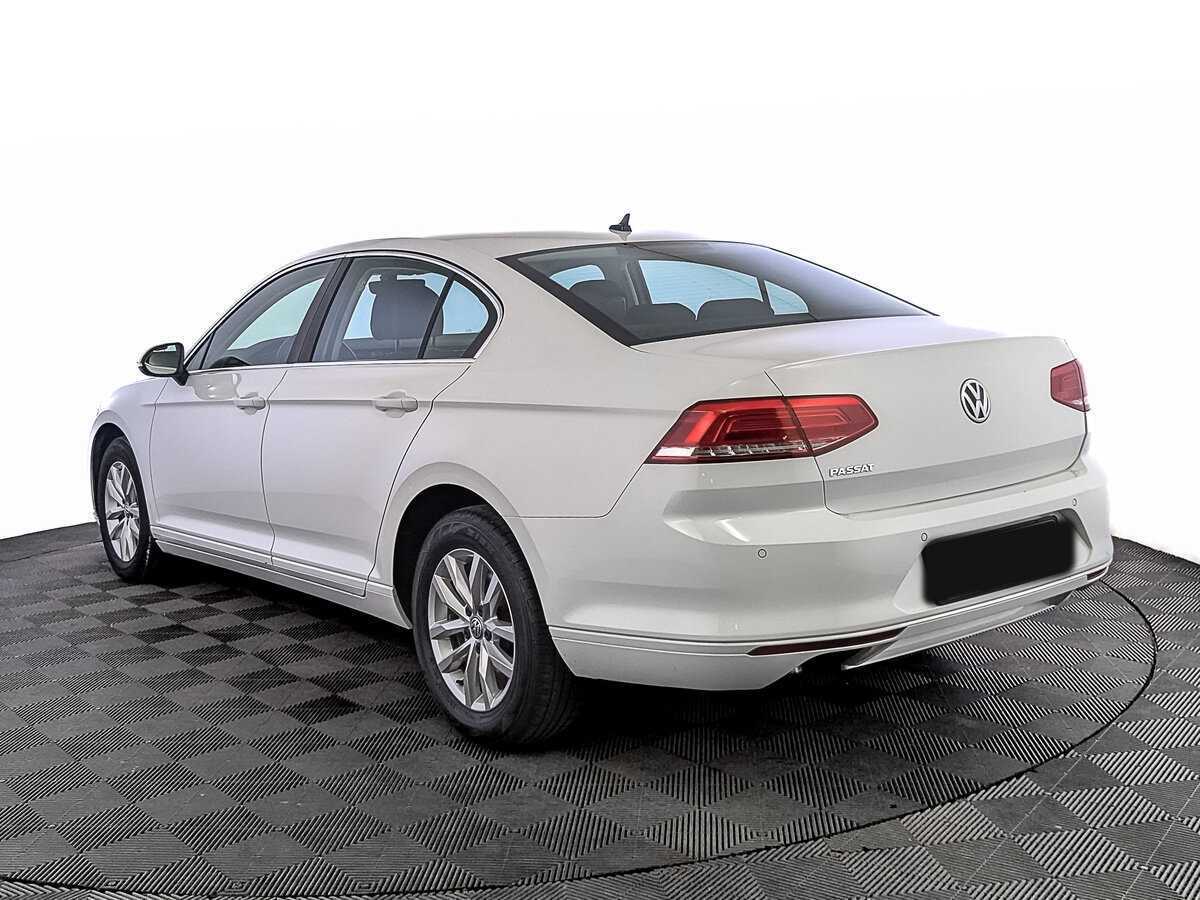 Volkswagen Passat с пробегом — 2019 год. Фото: #6