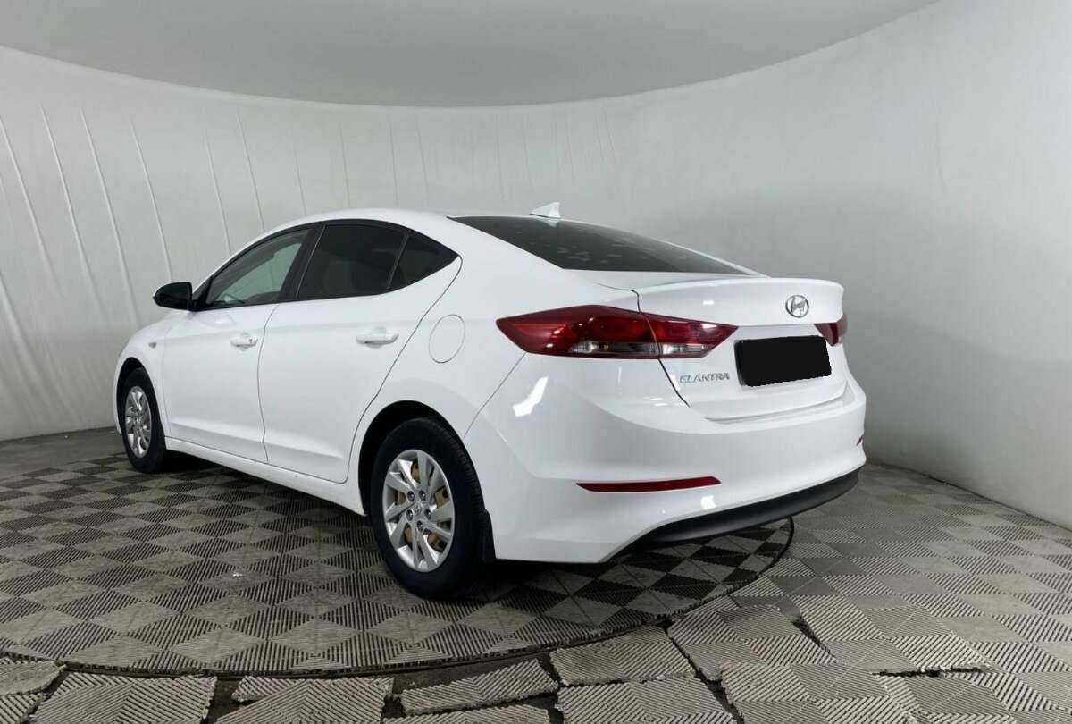 Hyundai Elantra с пробегом — 2017 год. Фото: #6