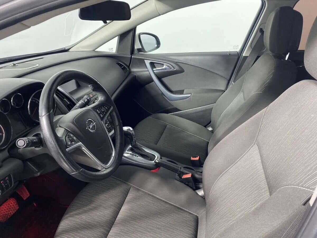 Opel Astra с пробегом — 2012 год. Фото: #6