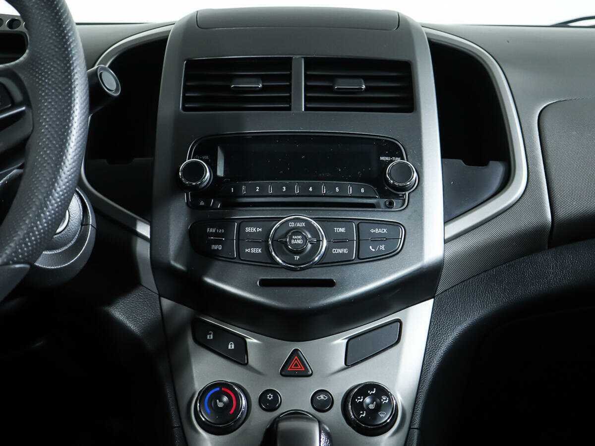 Chevrolet Aveo с пробегом — 2012 год. Фото: #10