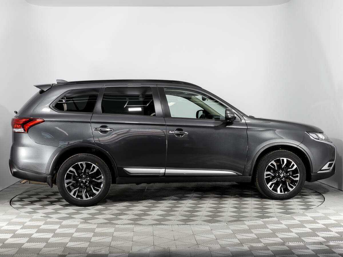 Mitsubishi Outlander с пробегом — 2022 год. Фото: #3