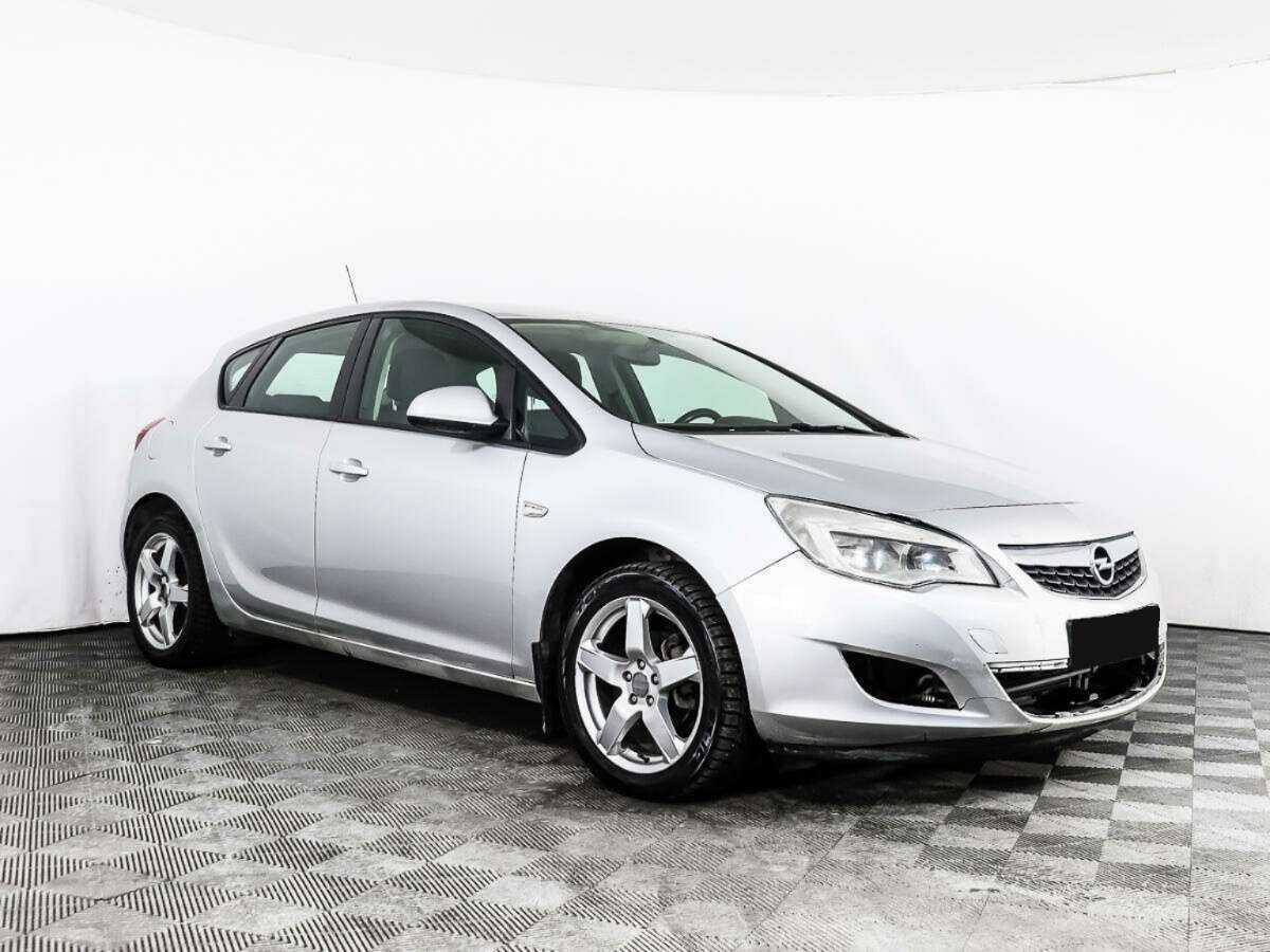 Opel Astra с пробегом — 2012 год. Фото: #2