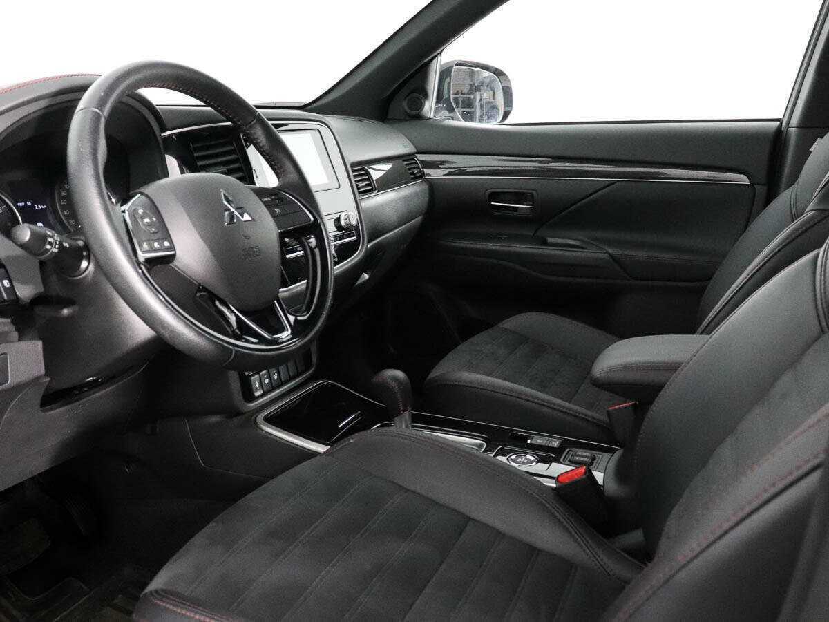 Mitsubishi Outlander с пробегом — 2021 год. Фото: #10