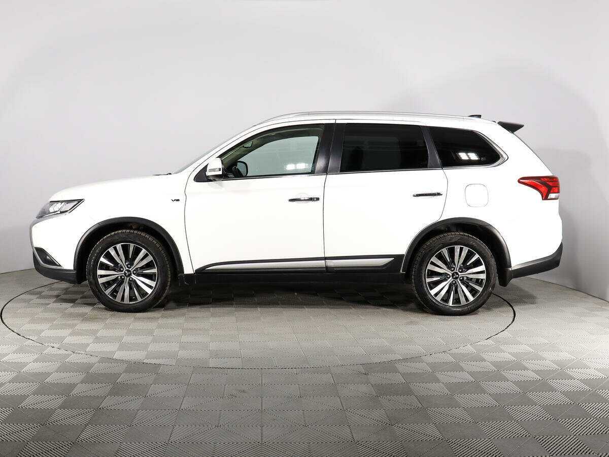 Mitsubishi Outlander с пробегом — 2019 год. Фото: #3