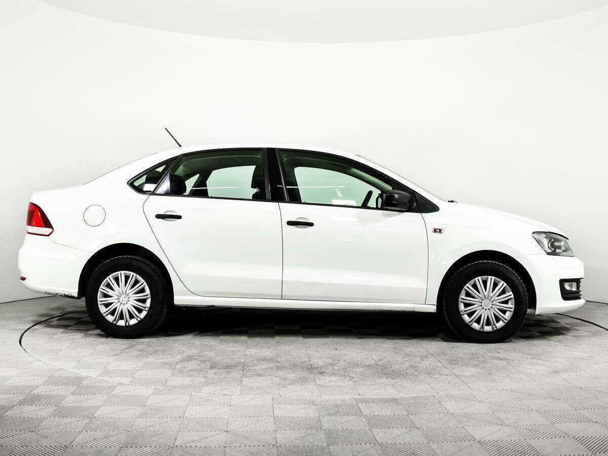 Volkswagen Polo с пробегом — 2015 год. Фото: #3
