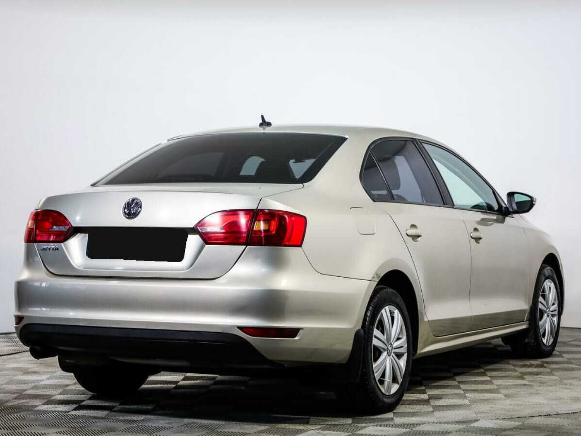 Volkswagen Jetta с пробегом — 2012 год. Фото: #3