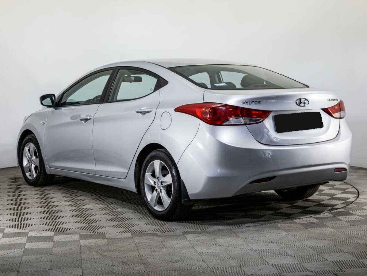 Hyundai Elantra с пробегом — 2013 год. Фото: #6