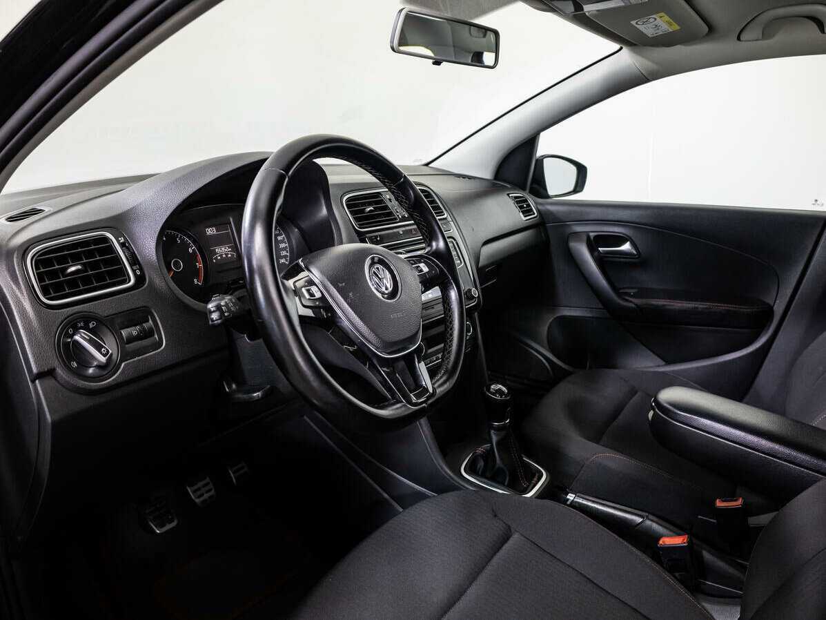 Volkswagen Polo с пробегом — 2017 год. Фото: #10