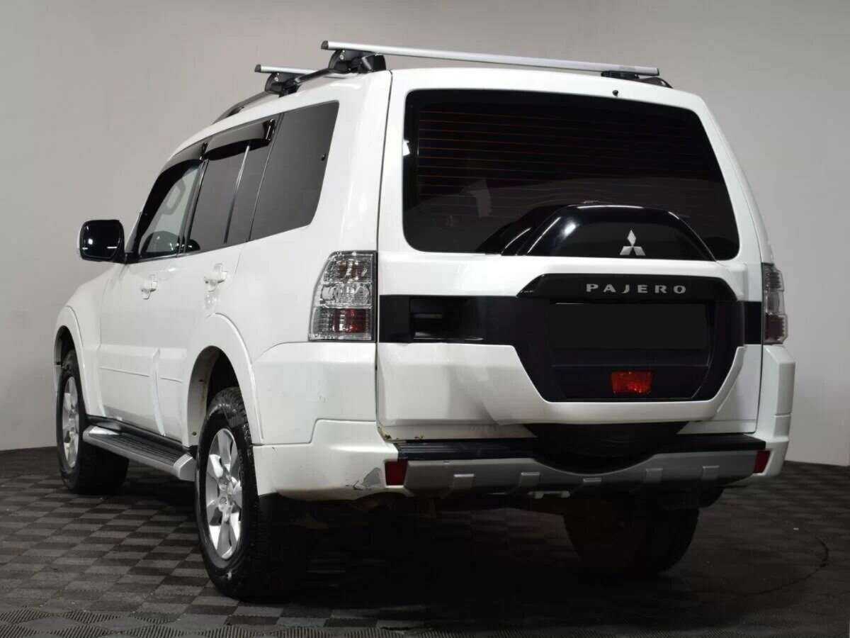 Mitsubishi Pajero с пробегом — 2015 год. Фото: #3