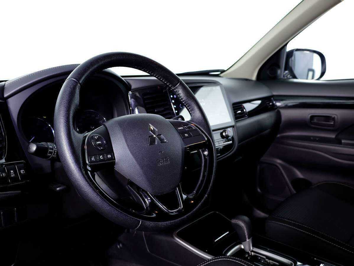Mitsubishi Outlander с пробегом — 2021 год. Фото: #10