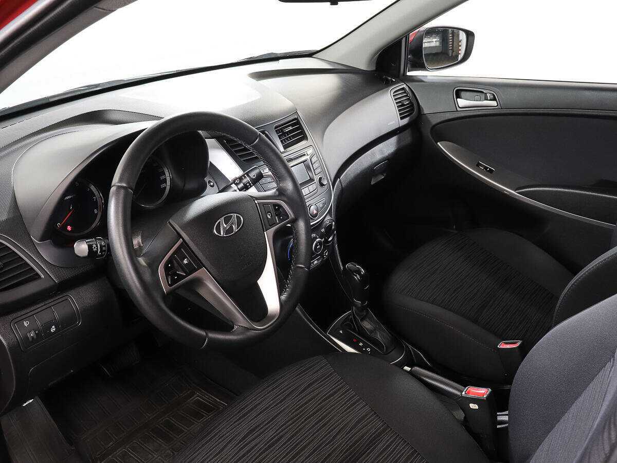 Hyundai Solaris с пробегом — 2014 год. Фото: #12