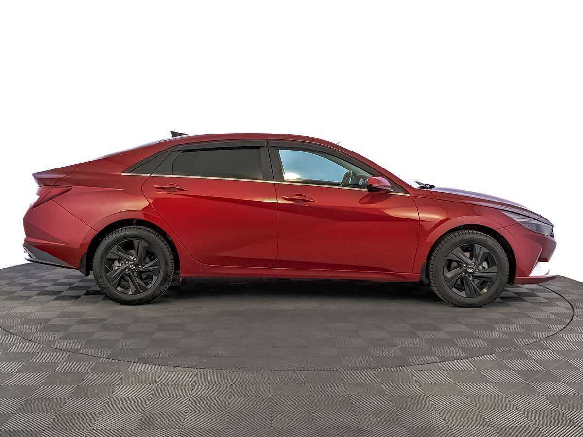Hyundai Elantra с пробегом — 2021 год. Фото: #3