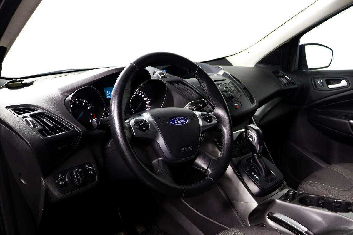 Ford Kuga с пробегом — 2015 год. Фото: #12