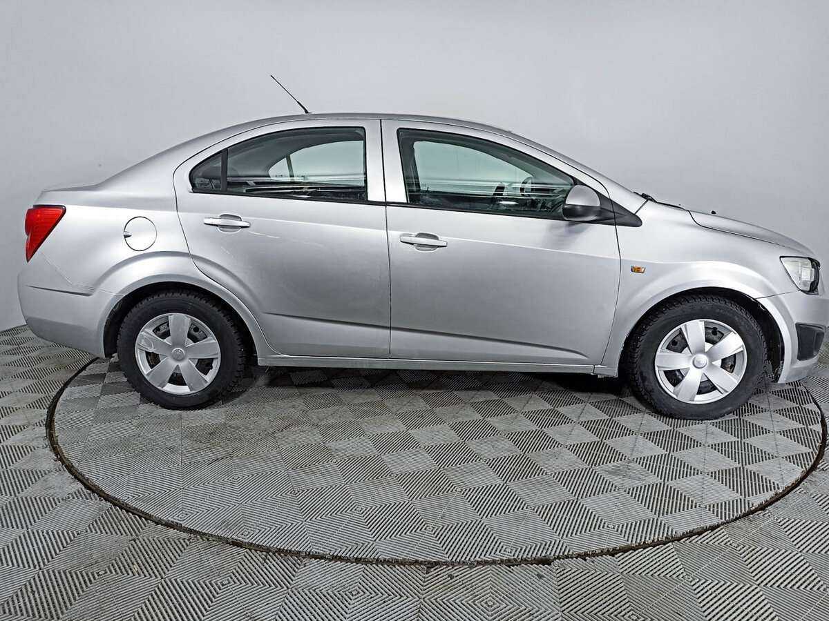 Chevrolet Aveo с пробегом — 2013 год. Фото: #3