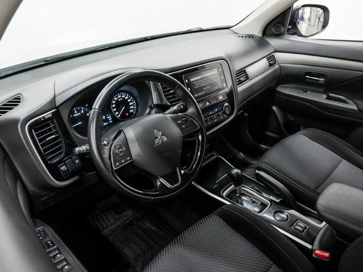 Mitsubishi Outlander с пробегом — 2018 год. Фото: #12