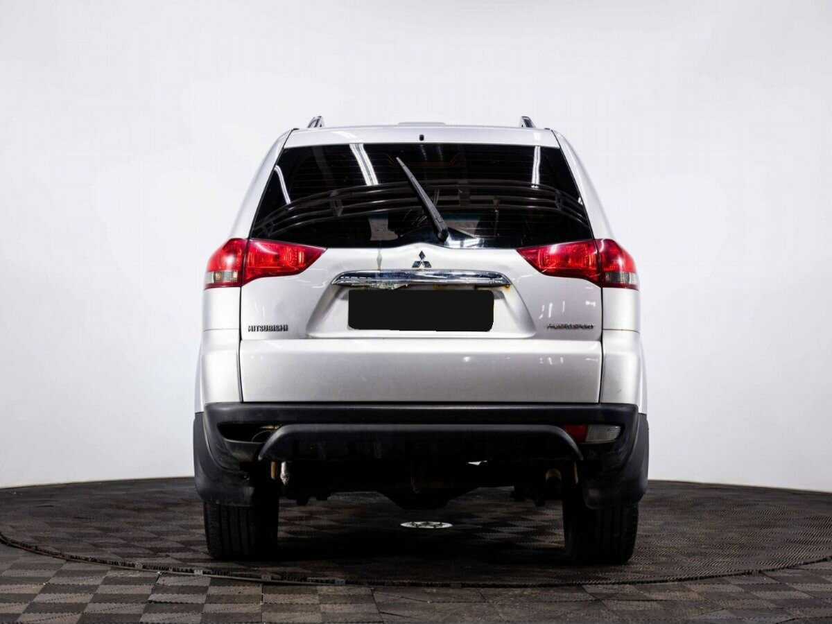 Mitsubishi Pajero Sport с пробегом — 2014 год. Фото: #4