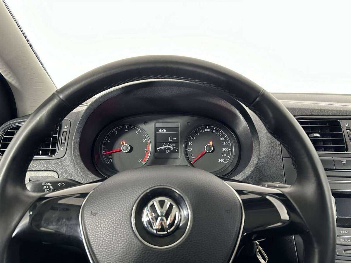 Volkswagen Polo с пробегом — 2016 год. Фото: #10