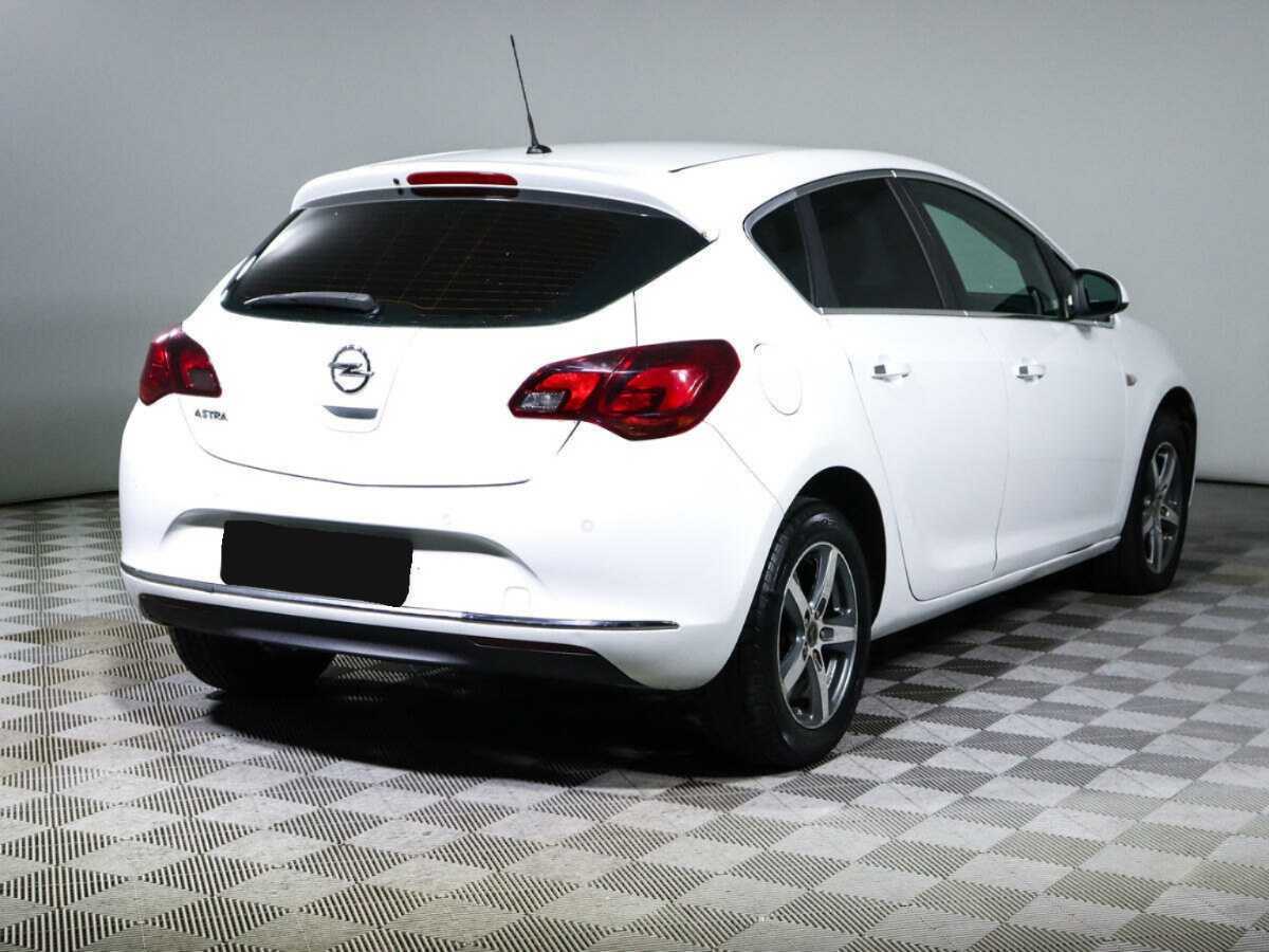 Opel Astra с пробегом — 2013 год. Фото: #3