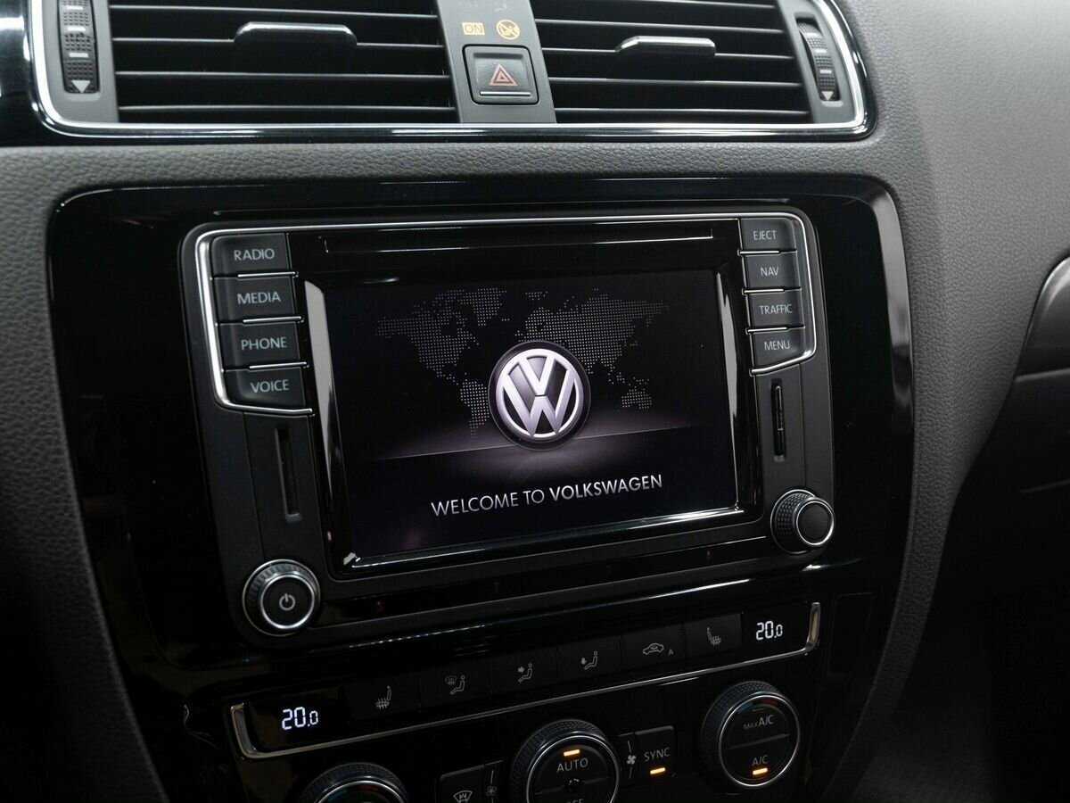 Volkswagen Jetta с пробегом — 2016 год. Фото: #18