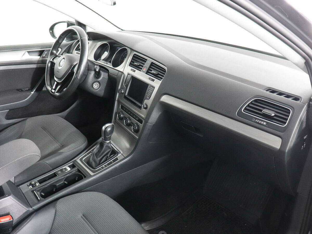 Volkswagen Golf с пробегом — 2016 год. Фото: #9