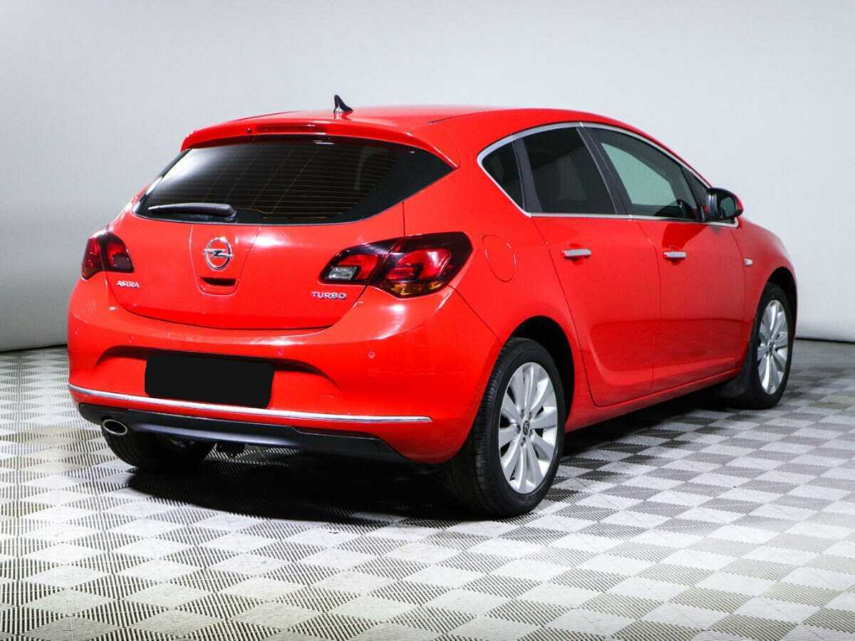 Opel Astra с пробегом — 2012 год. Фото: #3