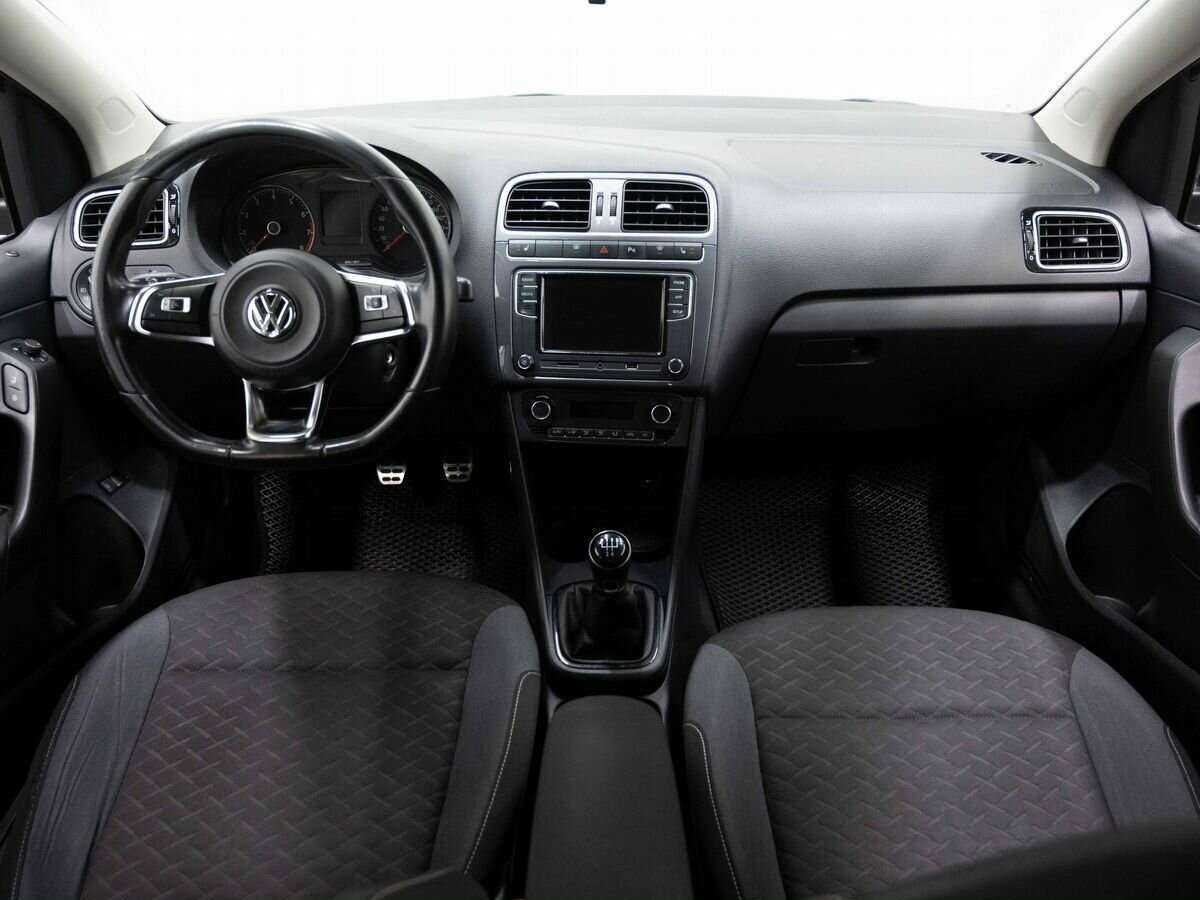 Volkswagen Polo с пробегом — 2018 год. Фото: #12