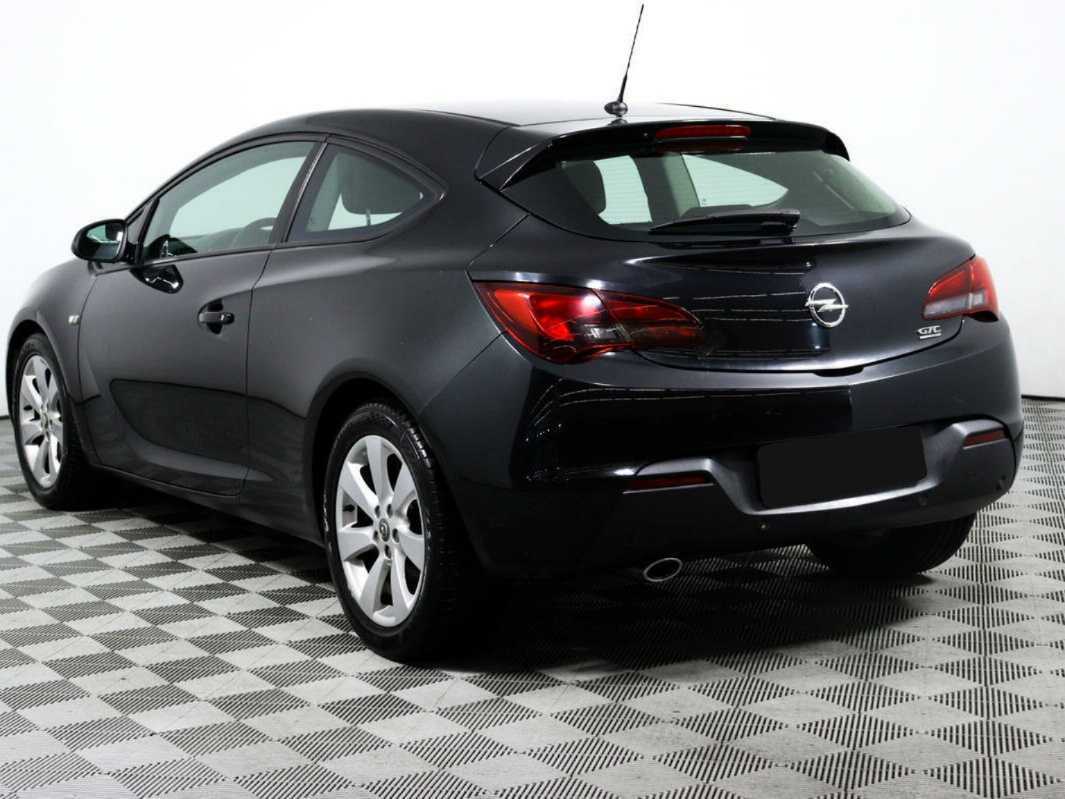 Opel Astra с пробегом — 2012 год. Фото: #6