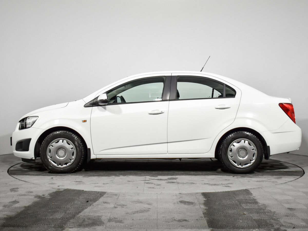 Chevrolet Aveo с пробегом — 2014 год. Фото: #7