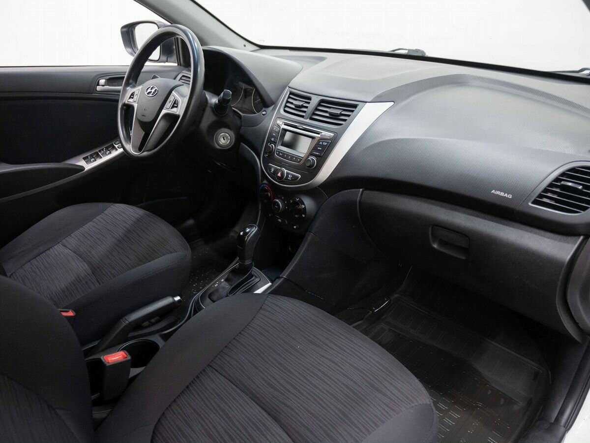 Hyundai Solaris с пробегом — 2014 год. Фото: #11