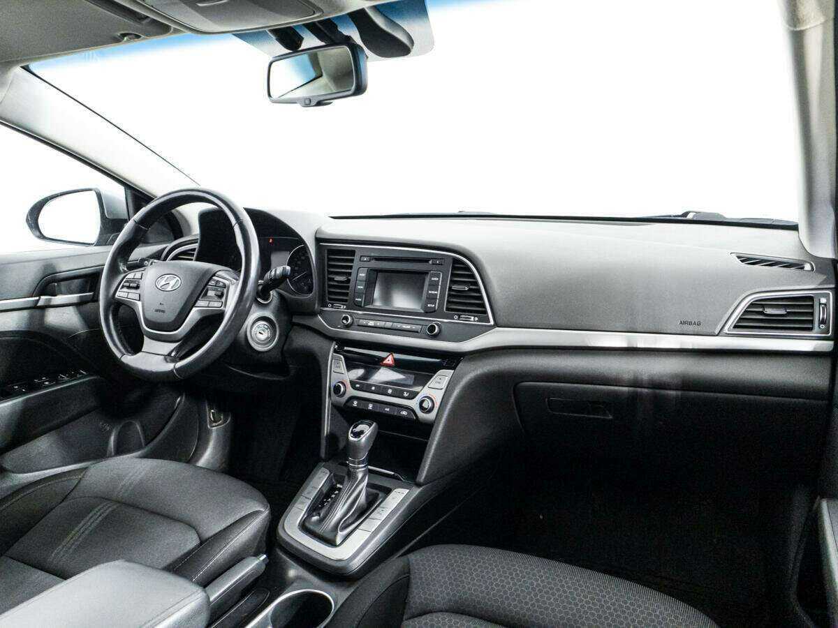 Hyundai Elantra с пробегом — 2018 год. Фото: #8