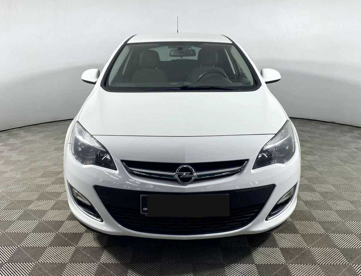 Opel Astra с пробегом — 2012 год. Фото: #0