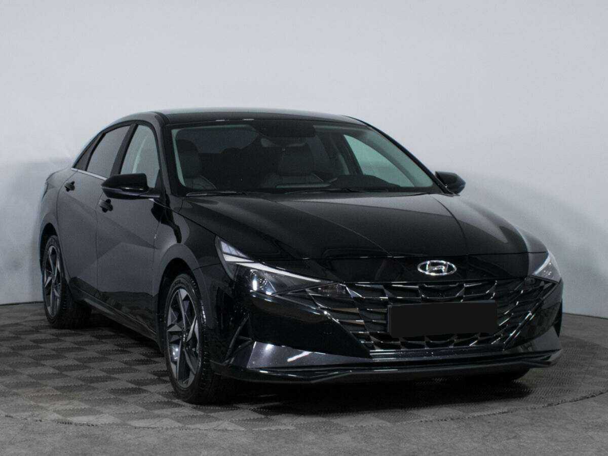 Hyundai Elantra с пробегом — 2023 год. Фото: #2