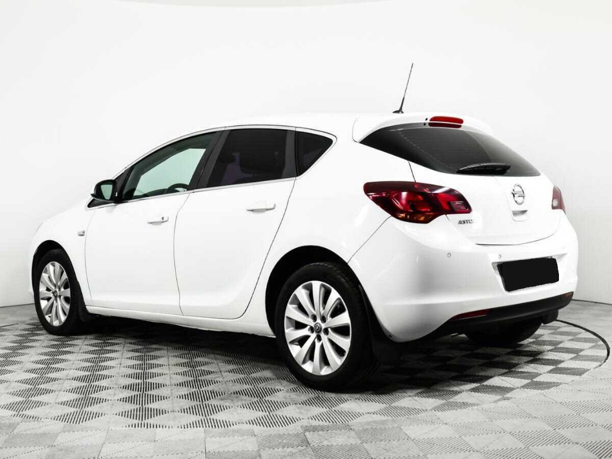 Opel Astra с пробегом — 2012 год. Фото: #5