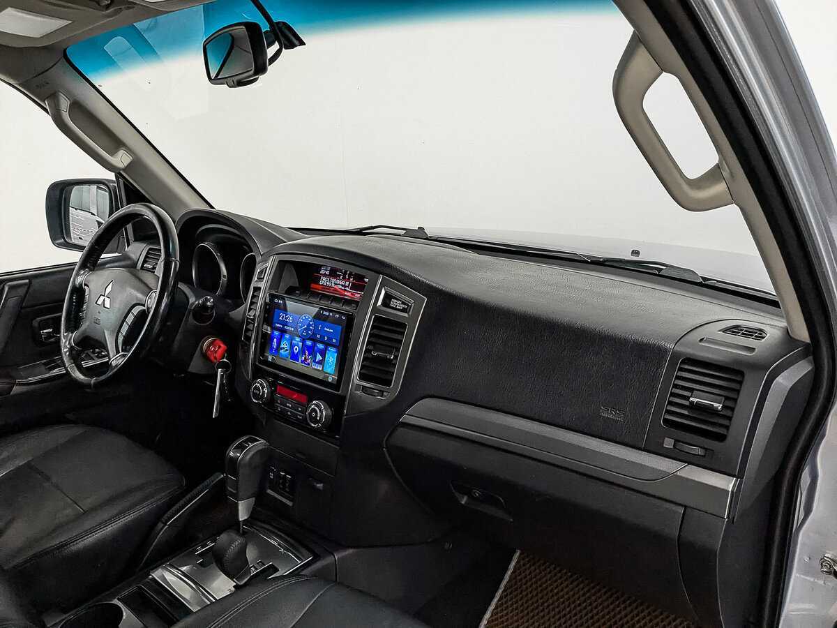Mitsubishi Pajero с пробегом — 2014 год. Фото: #12
